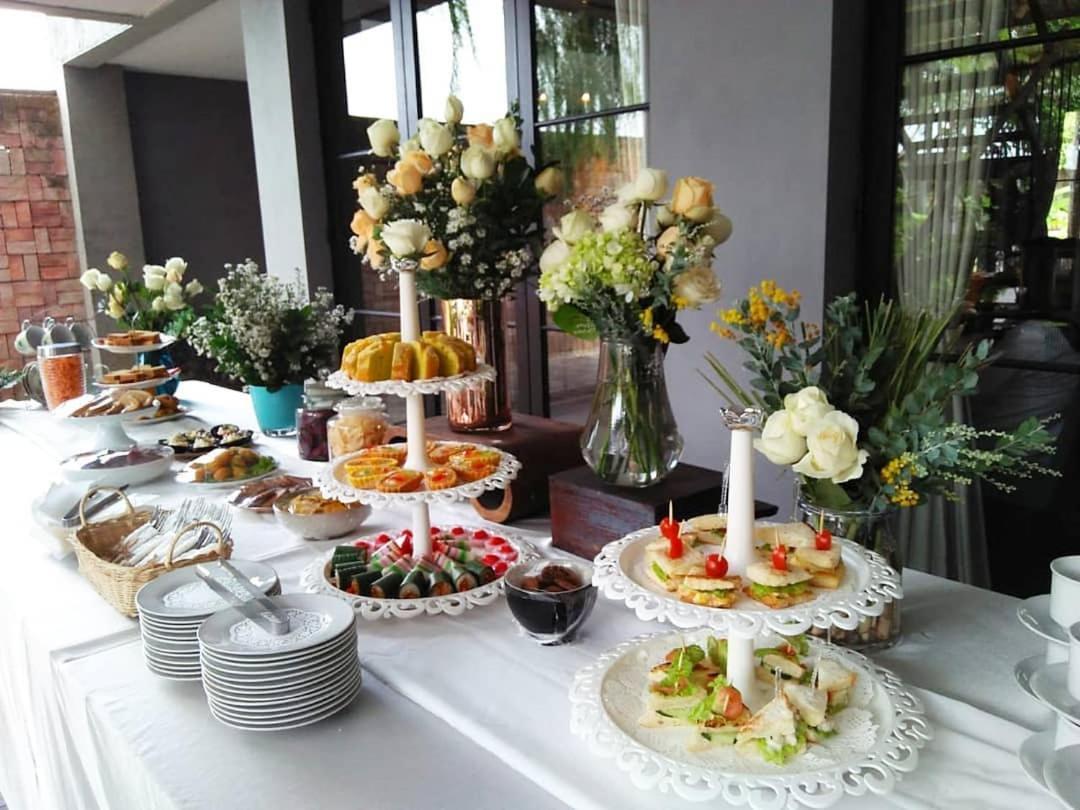 Warisan Heritage Boutique Hotel Solo Buitenkant foto